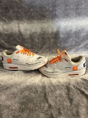 Nike Women’s Air Max 1 LX Just Do it Size 11.5